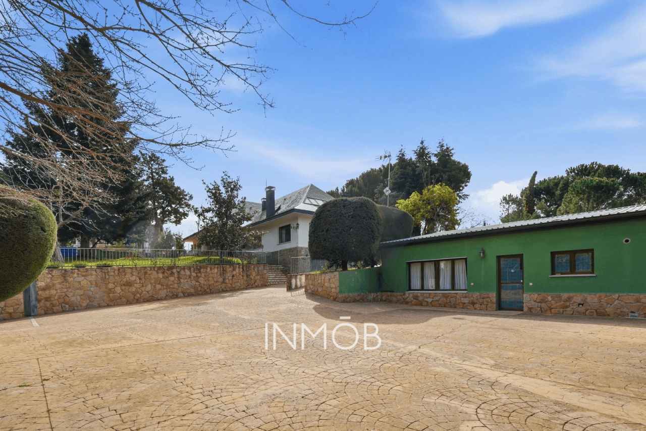 Más de 3.000 m² en el punto más cotizado de Las Lomas | Propiedad con tres construcciones independientes