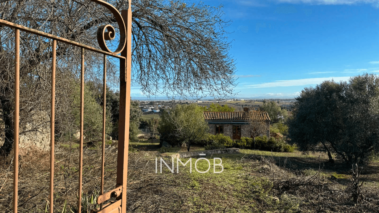 CASA DE CAMPO EN TRUJILLO - 3 CONSTRUCCIONES - RUSTICA Y REHABILITADA CON VISTAS AL CASTILLO DE TRUJILLO