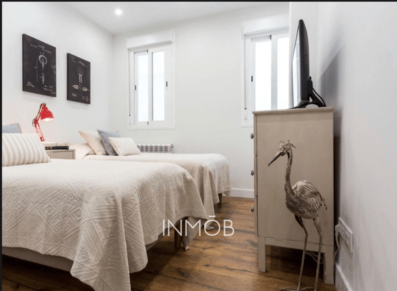 Exclusivo Piso de 3 Dormitorios en Calle Doctor Castelo, a Pasos del Parque del Retiro