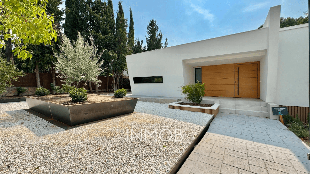 A ESTRENAR MODERNIDAD Y LUJO CHALET INDEPENDIENTE EN BONANZA