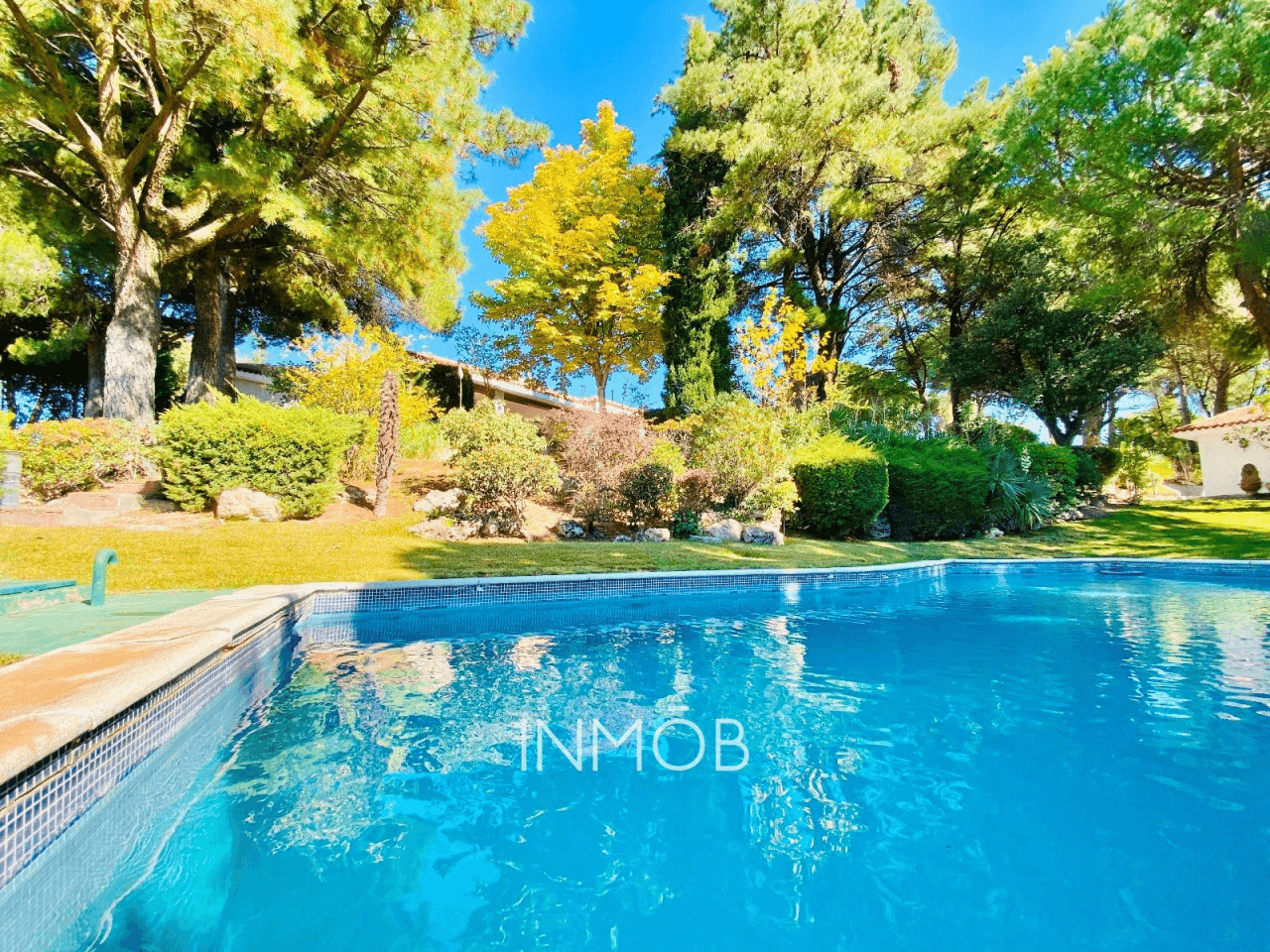 VILLA DE LUJO EN MONTEPRINCIPE EN UNA SOLA PLANTA - REFORMA