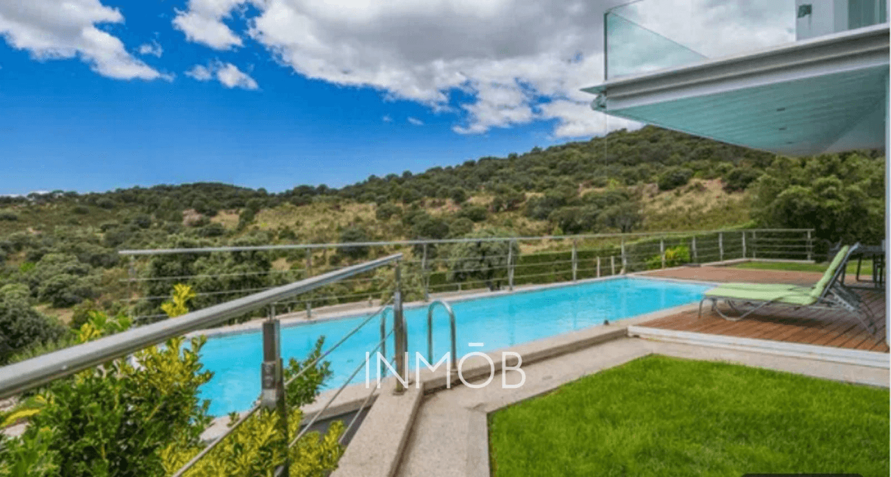 CHALET INDEPENDIENTE DE DISEÑO EN MOLINO DE LA HOZ