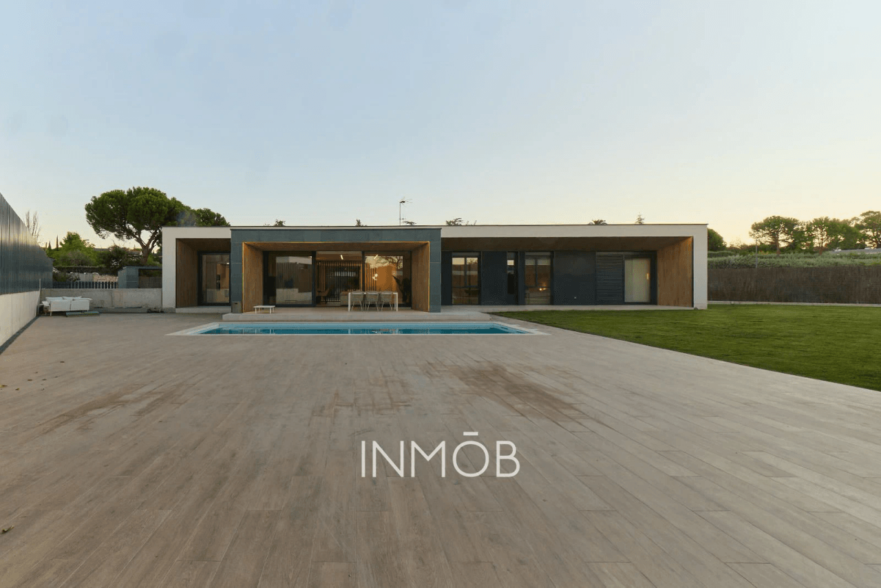 CHALET DE LUJO QHOMES VENTA BOADILLA DEL MONTE - SEGURIDAD PRIVADA 24 HORAS