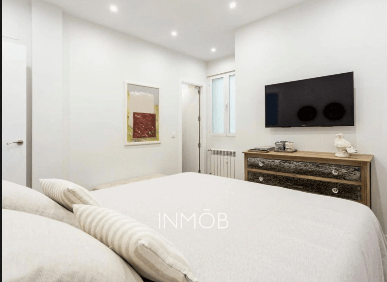 Exclusivo Piso de 3 Dormitorios en Calle Doctor Castelo, a Pasos del Parque del Retiro