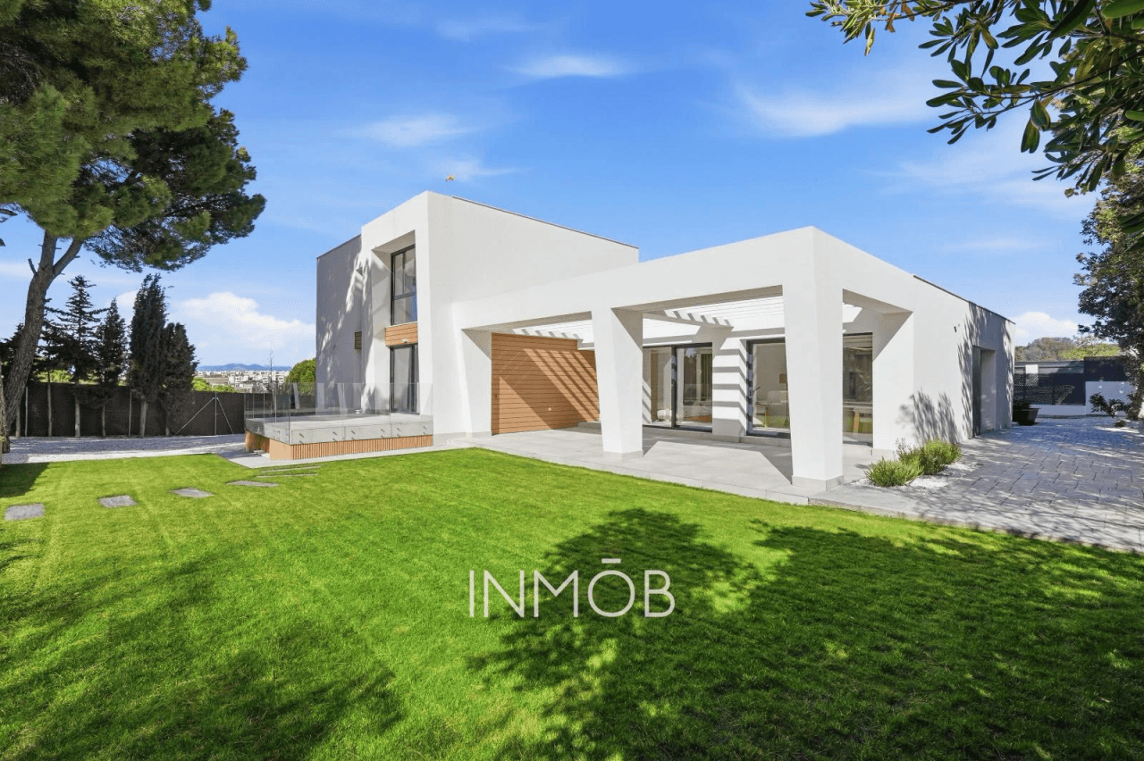 A ESTRENAR MODERNIDAD Y LUJO CHALET INDEPENDIENTE EN BONANZA
