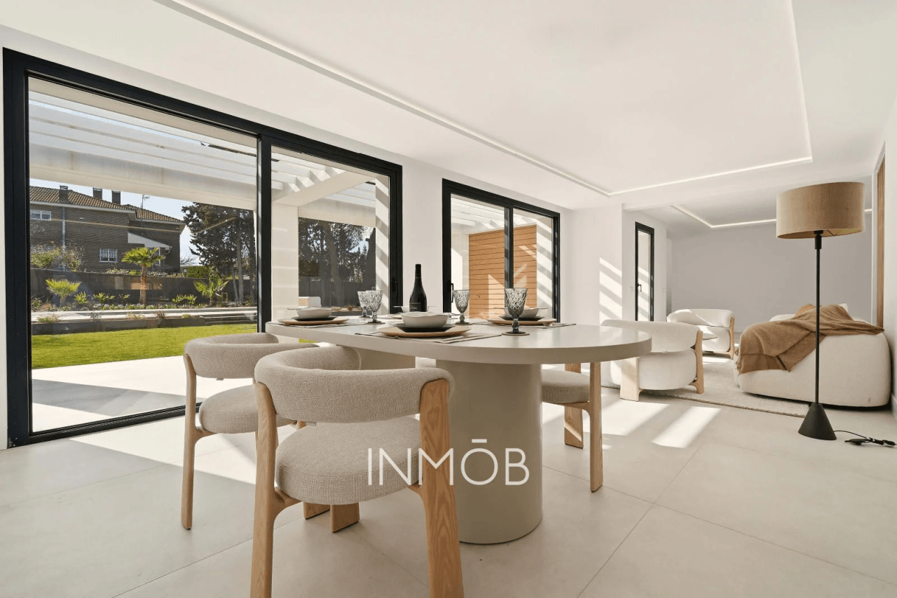 A ESTRENAR MODERNIDAD Y LUJO CHALET INDEPENDIENTE EN BONANZA