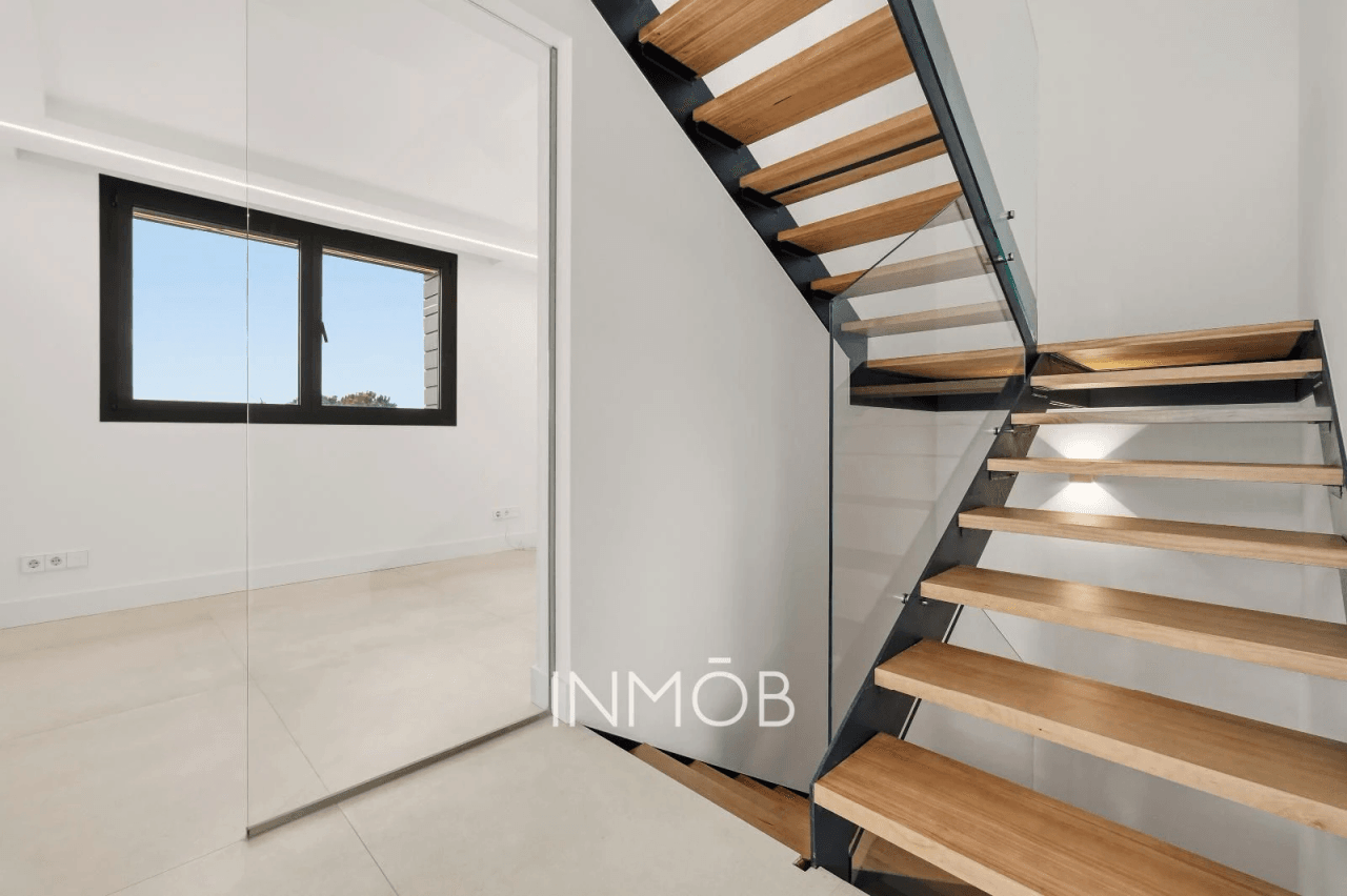 A ESTRENAR MODERNIDAD Y LUJO CHALET INDEPENDIENTE EN BONANZA