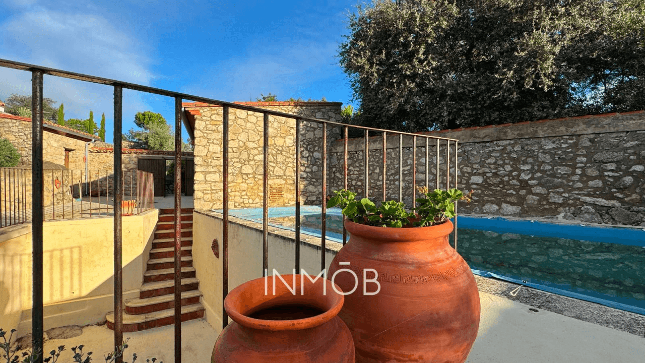 CASA DE CAMPO EN TRUJILLO - 3 CONSTRUCCIONES - RUSTICA Y REHABILITADA CON VISTAS AL CASTILLO DE TRUJILLO