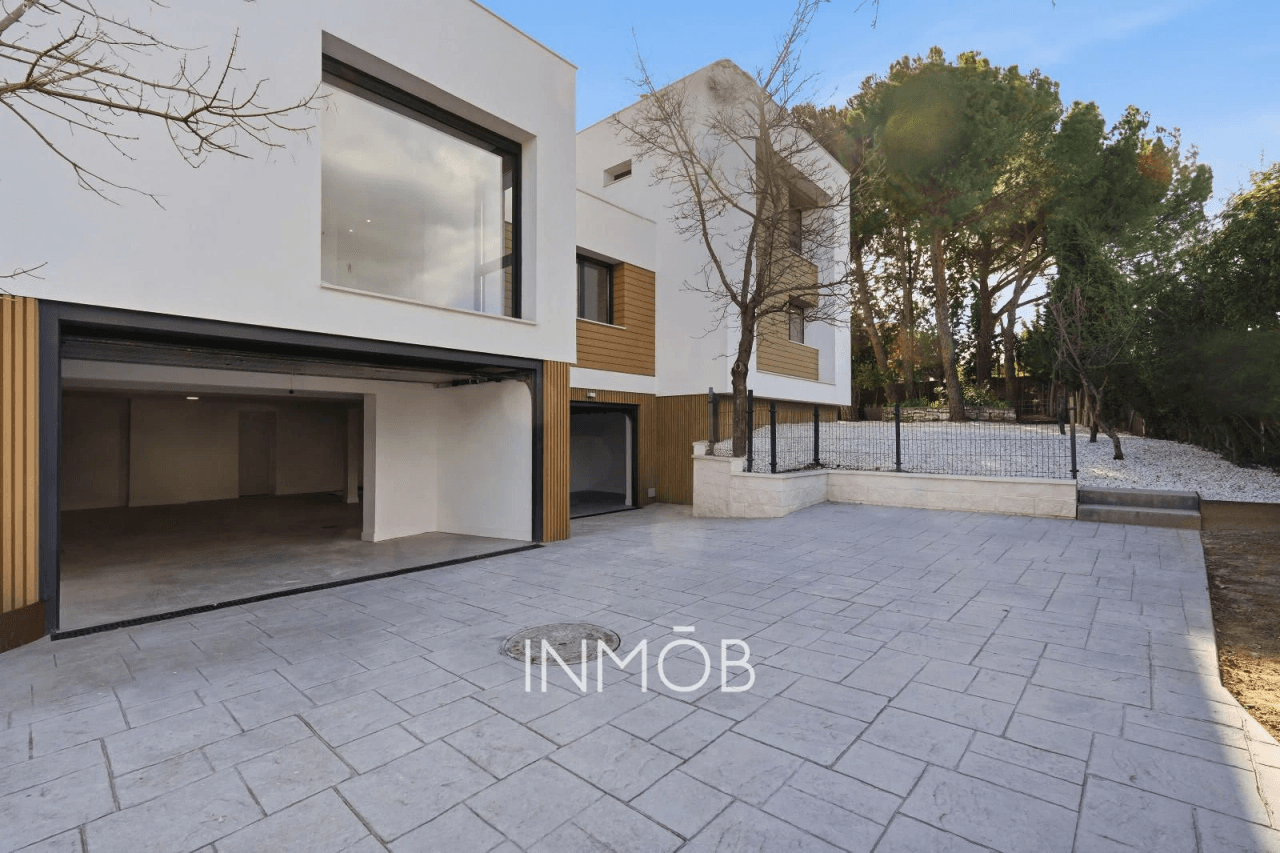 A ESTRENAR MODERNIDAD Y LUJO CHALET INDEPENDIENTE EN BONANZA