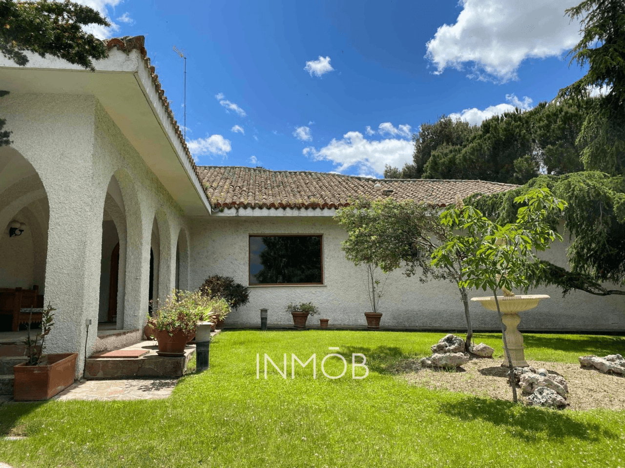 VILLA DE LUJO EN MONTEPRINCIPE EN UNA SOLA PLANTA - REFORMA