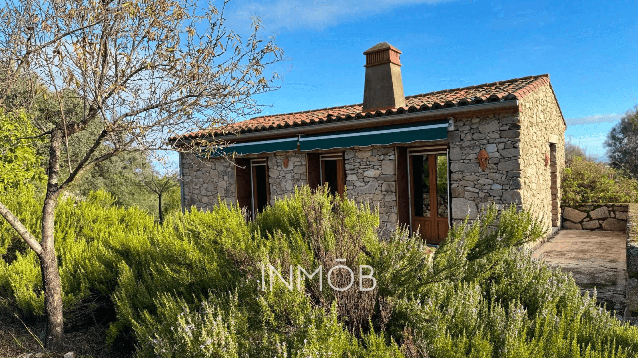 CASA DE CAMPO EN TRUJILLO - 3 CONSTRUCCIONES - RUSTICA Y REHABILITADA CON VISTAS AL CASTILLO DE TRUJILLO