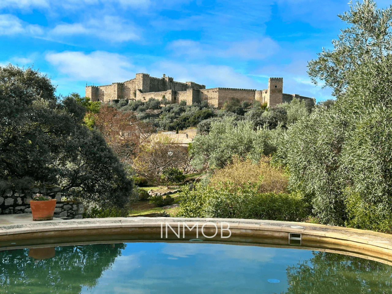CASA DE CAMPO EN TRUJILLO - 3 CONSTRUCCIONES - RUSTICA Y REHABILITADA CON VISTAS AL CASTILLO DE TRUJILLO