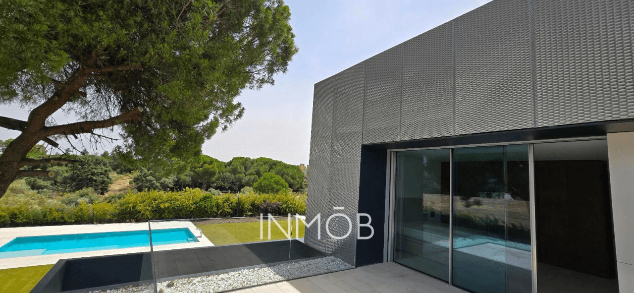 EXCLUSIVIDAD LA FINCA POZUELO MADRID - FOTOVOLTAICA Y ASCENSOR