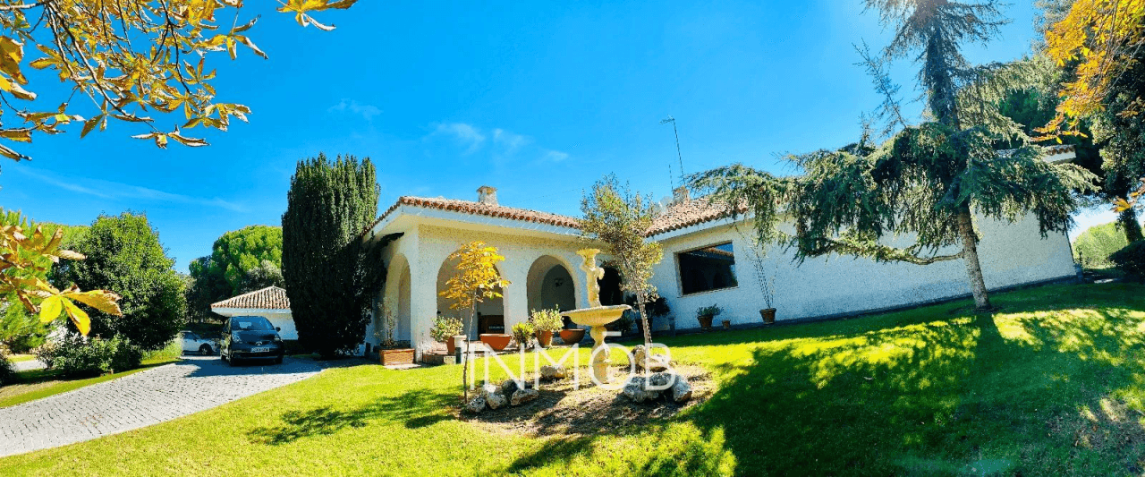 VILLA DE LUJO EN MONTEPRINCIPE EN UNA SOLA PLANTA - REFORMA