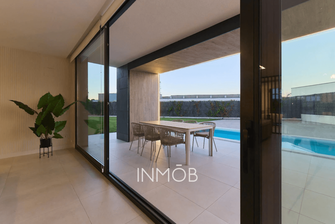 CHALET DE LUJO QHOMES VENTA BOADILLA DEL MONTE - SEGURIDAD PRIVADA 24 HORAS