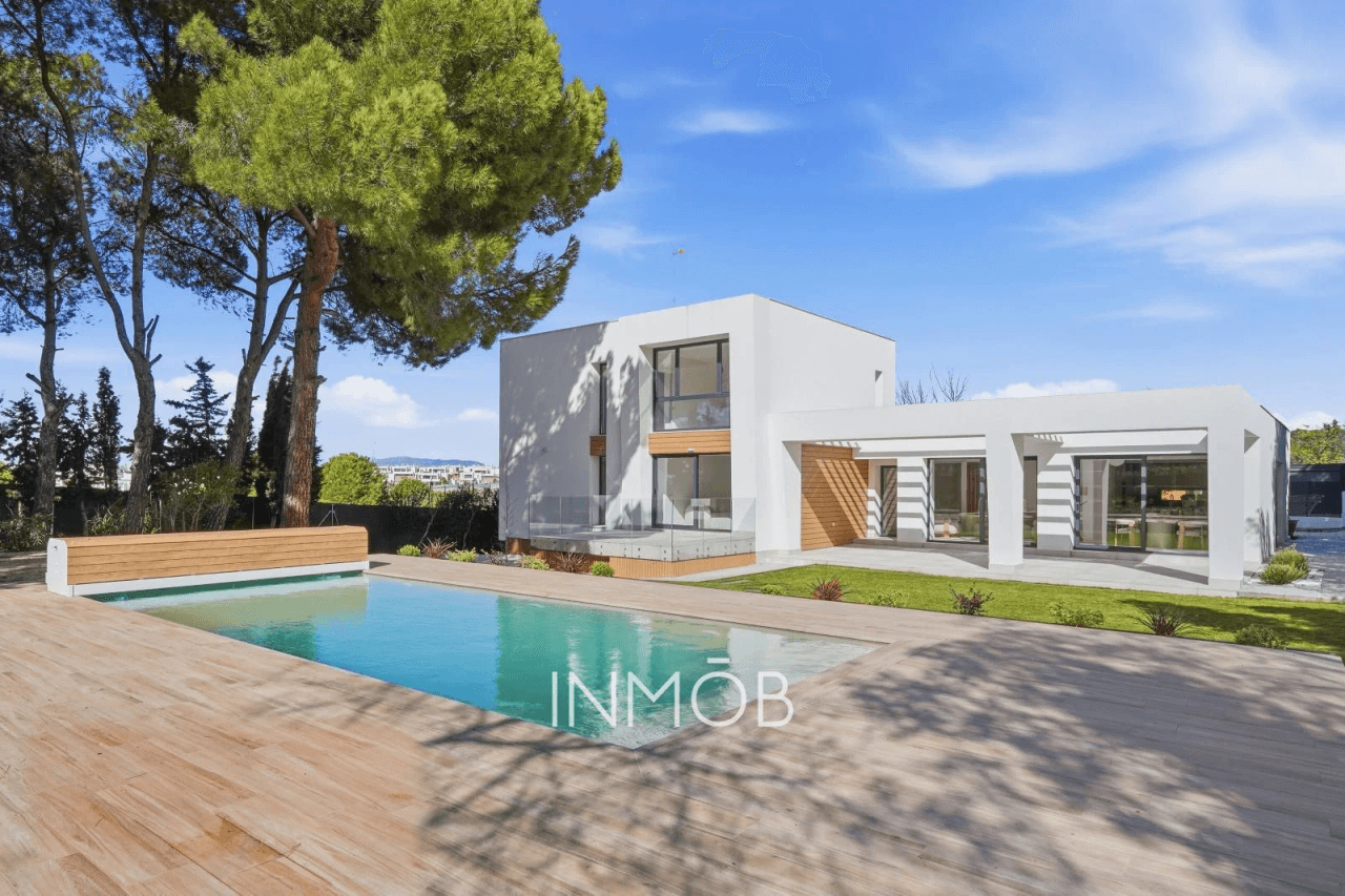 A ESTRENAR MODERNIDAD Y LUJO CHALET INDEPENDIENTE EN BONANZA