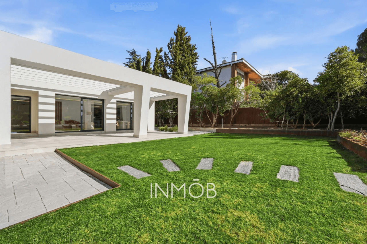 A ESTRENAR MODERNIDAD Y LUJO CHALET INDEPENDIENTE EN BONANZA