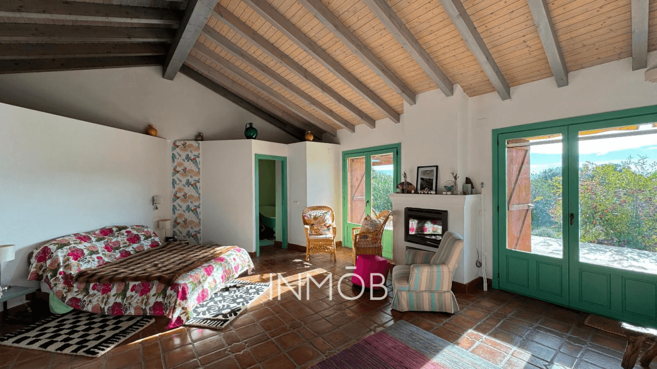 CASA DE CAMPO EN TRUJILLO - 3 CONSTRUCCIONES - RUSTICA Y REHABILITADA CON VISTAS AL CASTILLO DE TRUJILLO