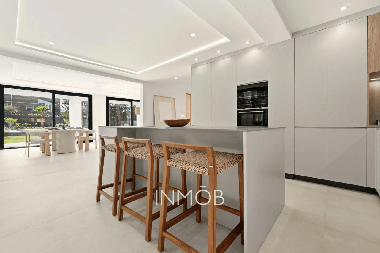A ESTRENAR MODERNIDAD Y LUJO CHALET INDEPENDIENTE EN BONANZA