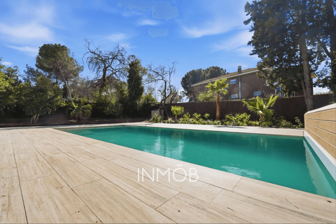 A ESTRENAR MODERNIDAD Y LUJO CHALET INDEPENDIENTE EN BONANZA