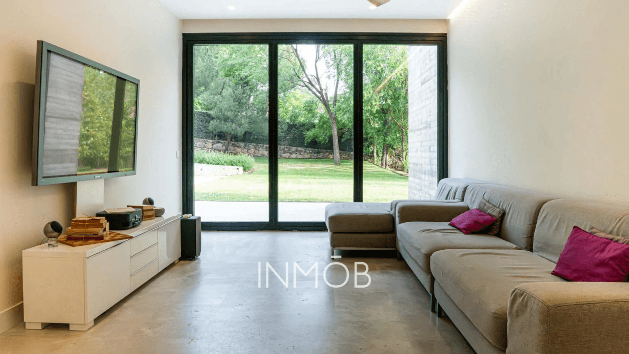 MODERNO CHALET INDEPENDIENTE ESTILO NORDICO EN LAS LOMAS
