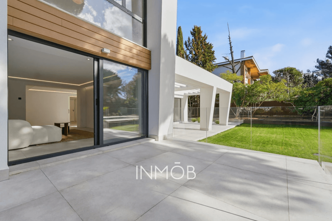 A ESTRENAR MODERNIDAD Y LUJO CHALET INDEPENDIENTE EN BONANZA