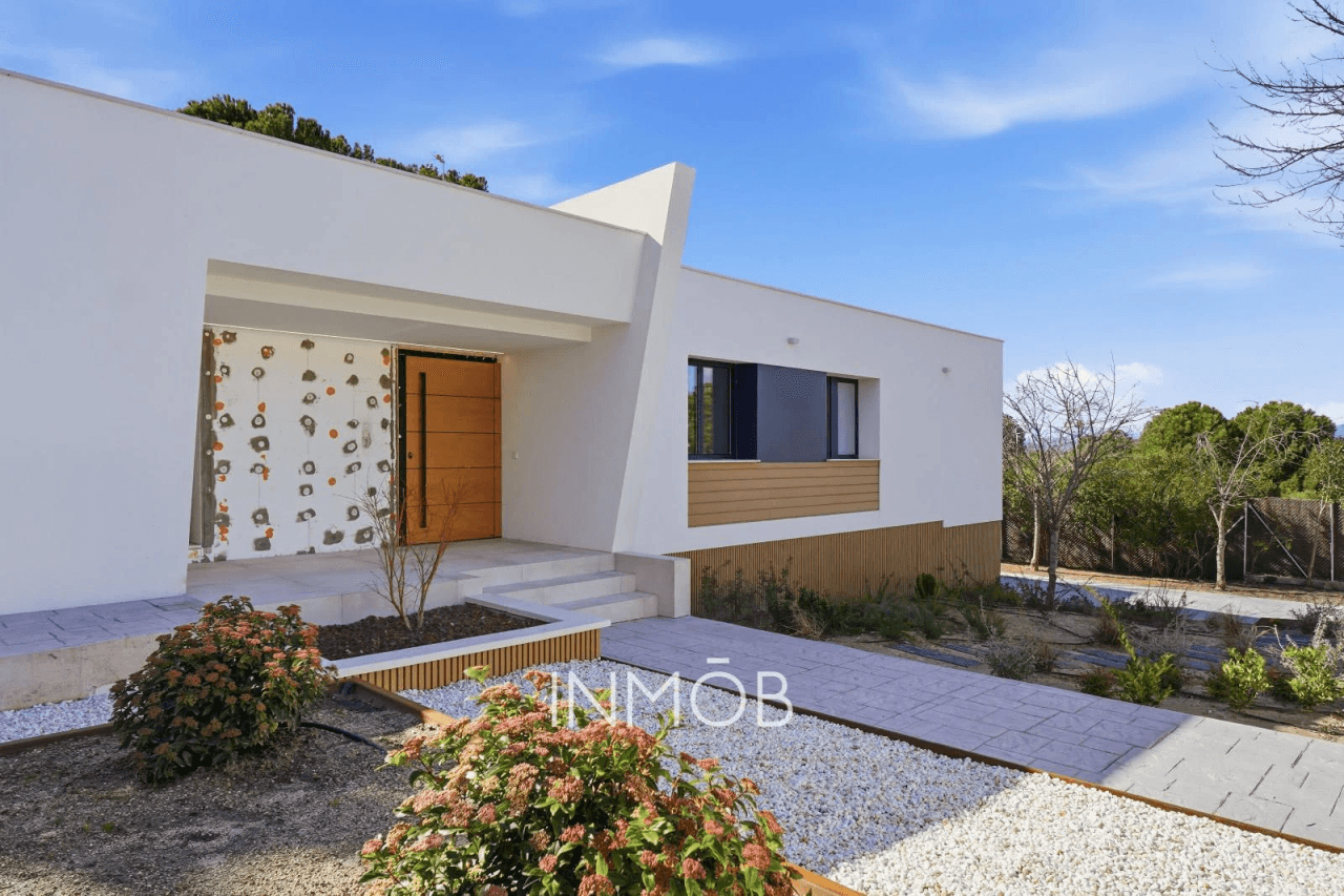 A ESTRENAR MODERNIDAD Y LUJO CHALET INDEPENDIENTE EN BONANZA