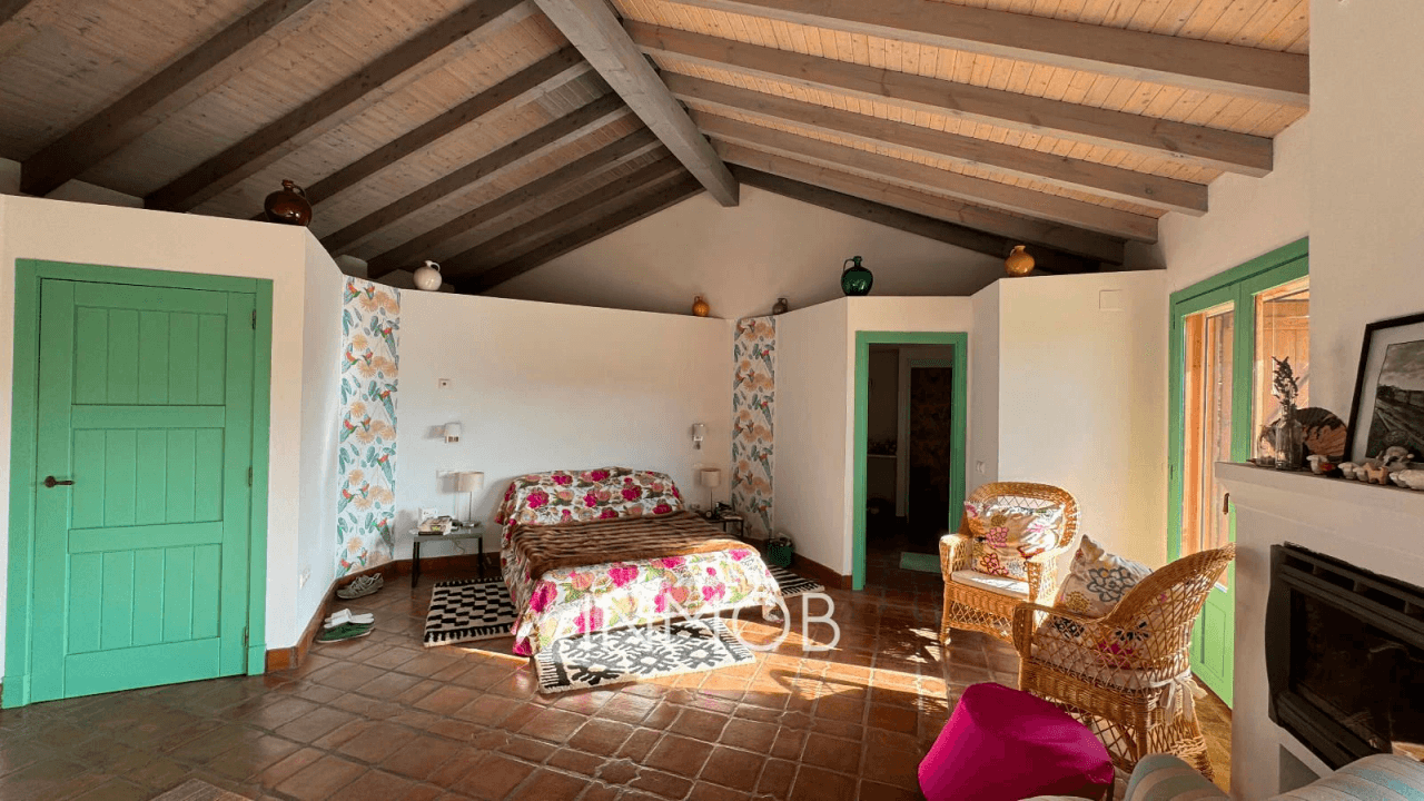 CASA DE CAMPO EN TRUJILLO - 3 CONSTRUCCIONES - RUSTICA Y REHABILITADA CON VISTAS AL CASTILLO DE TRUJILLO