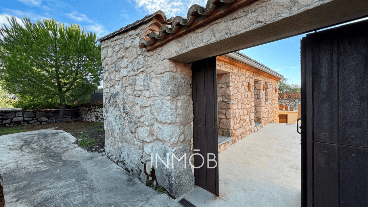 CASA DE CAMPO EN TRUJILLO - 3 CONSTRUCCIONES - RUSTICA Y REHABILITADA CON VISTAS AL CASTILLO DE TRUJILLO