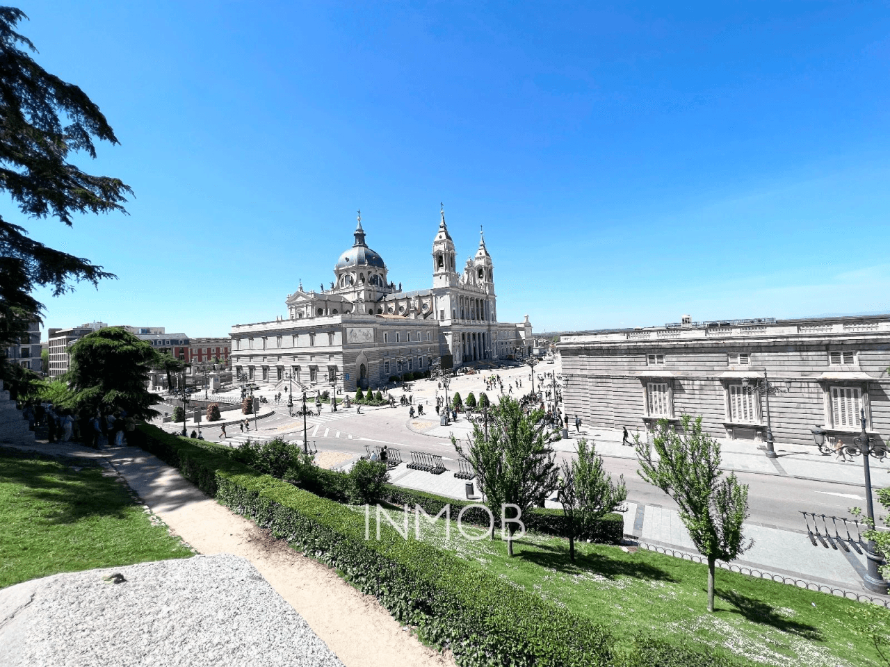 LOCAL OFICINA con VISTAS CATEDRAL ALMUDENA