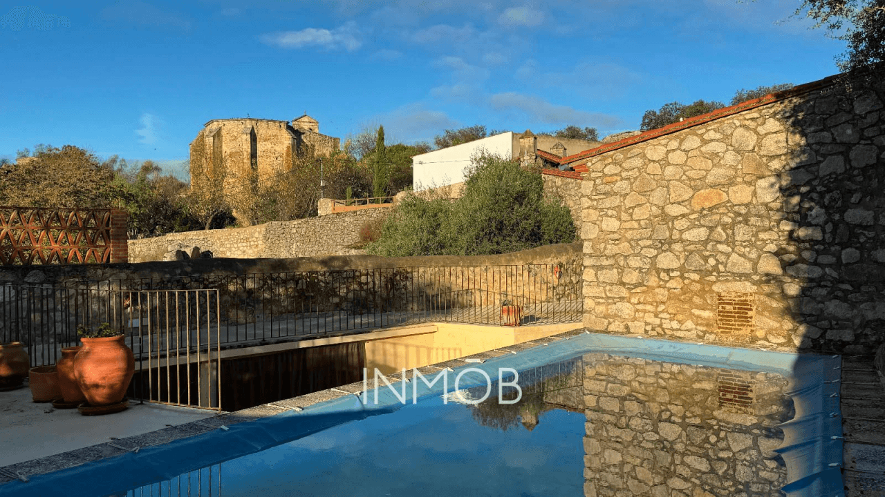CASA DE CAMPO EN TRUJILLO - 3 CONSTRUCCIONES - RUSTICA Y REHABILITADA CON VISTAS AL CASTILLO DE TRUJILLO