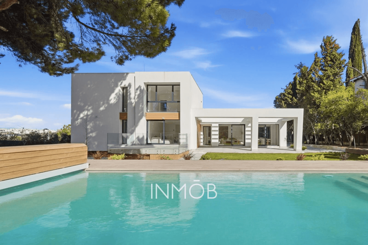 A ESTRENAR MODERNIDAD Y LUJO CHALET INDEPENDIENTE EN BONANZA
