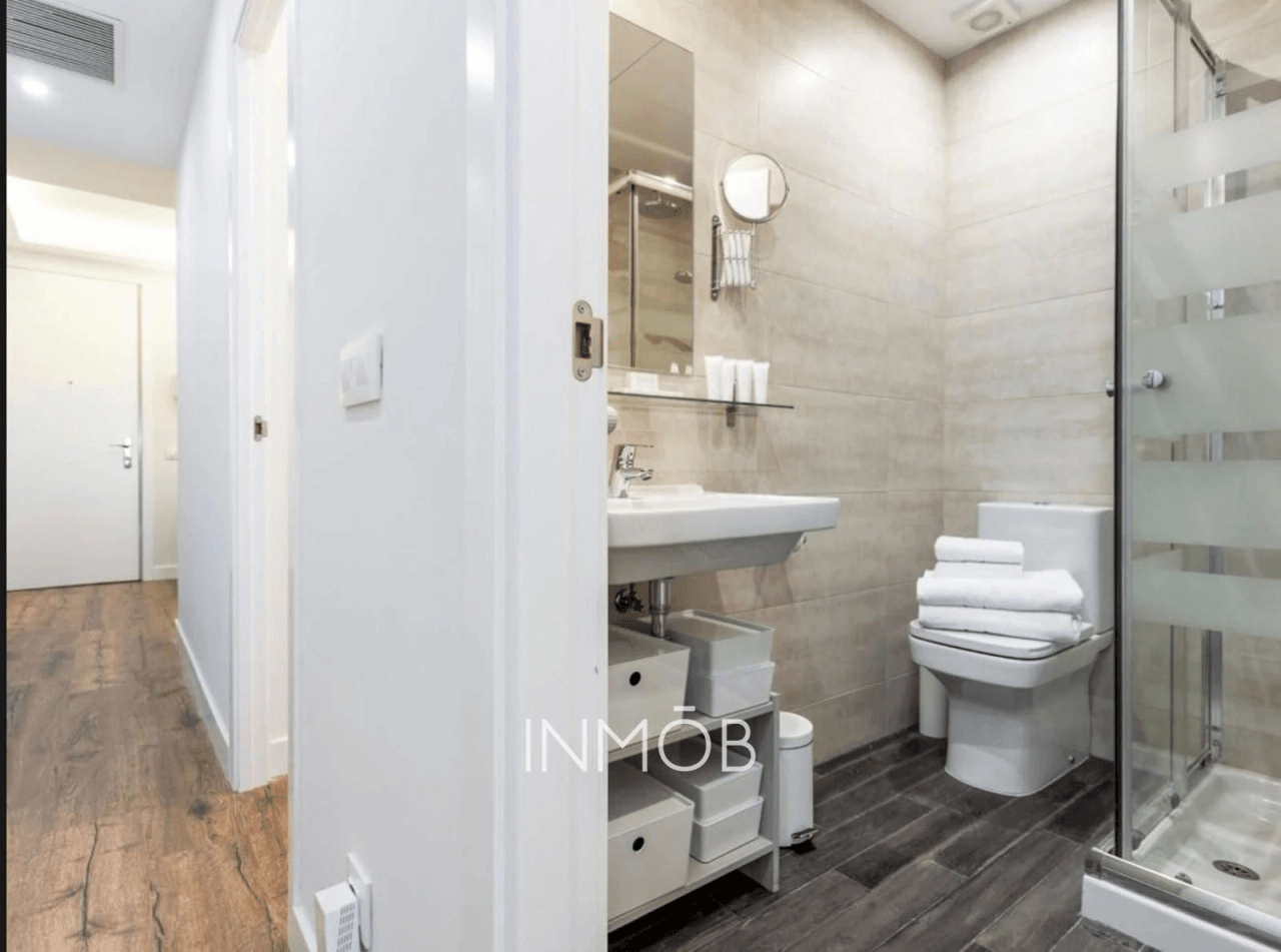 Exclusivo Piso de 3 Dormitorios en Calle Doctor Castelo, a Pasos del Parque del Retiro