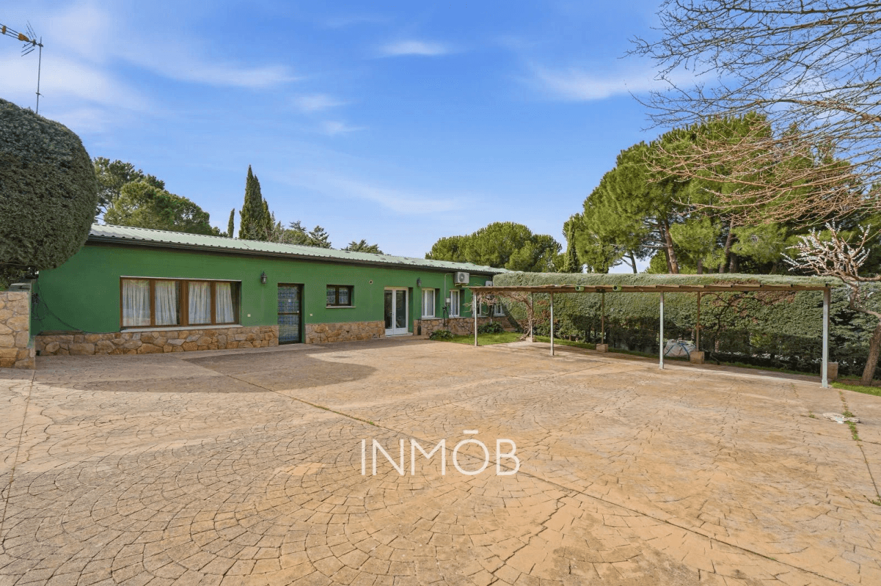 Más de 3.000 m² en el punto más cotizado de Las Lomas | Propiedad con tres construcciones independientes